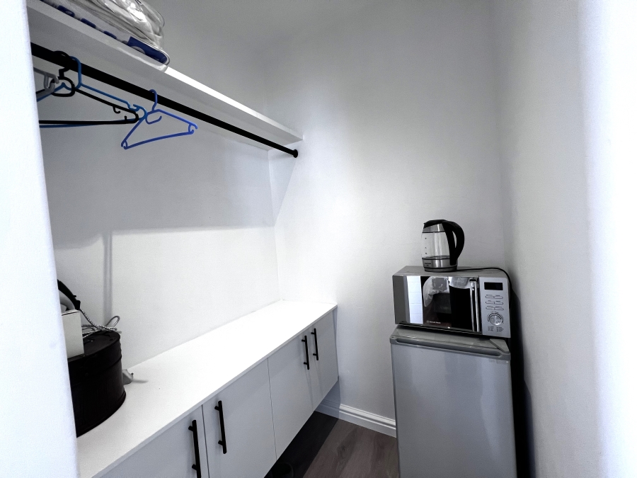 To Let 1 Bedroom Property for Rent in Sandown Western Cape